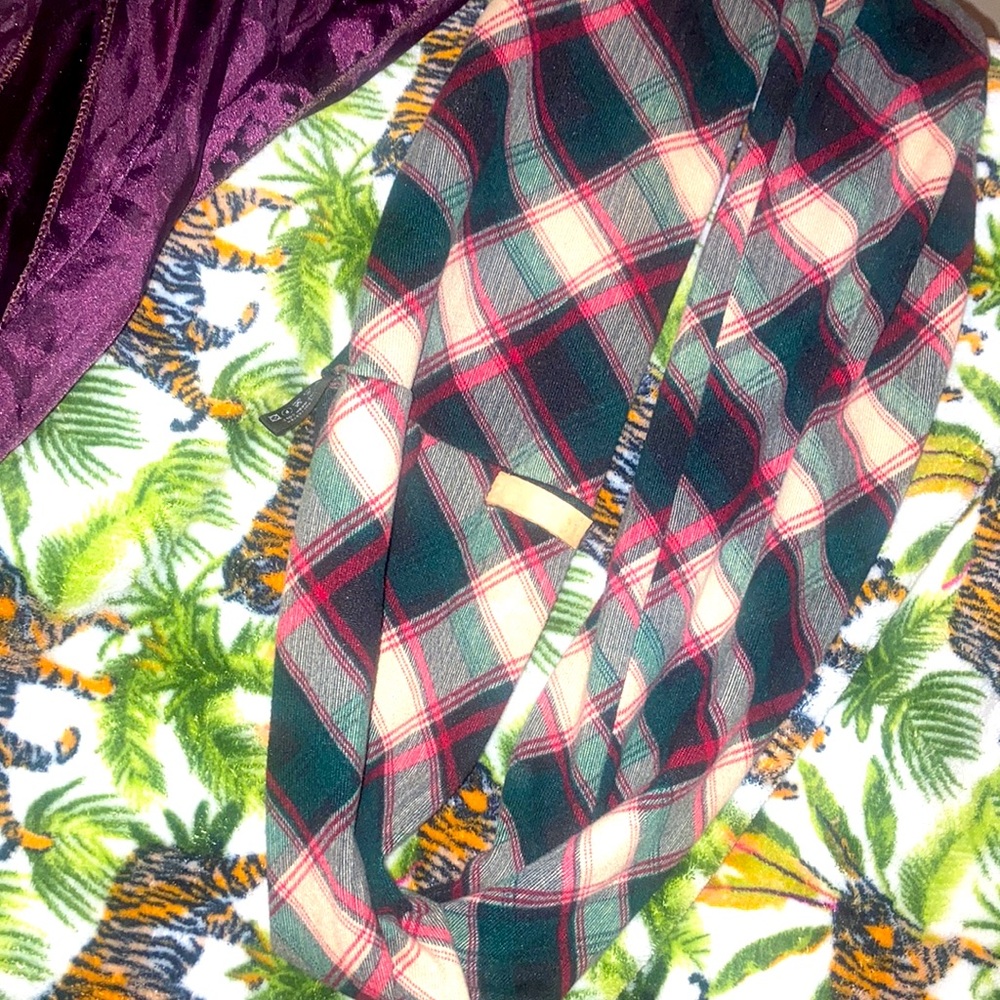 GG Infinity scarf